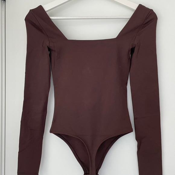 Contour Longsleeve Bodysuit - Picture 3 of 11